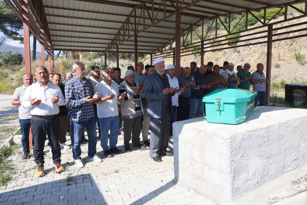 Kan donduran olay: Oğlunu öldürdü, parçalara ayırdı! 1